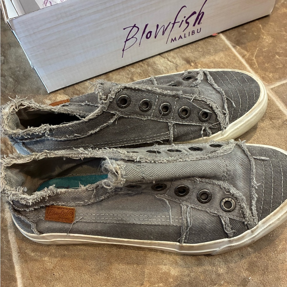 Blowfish Women's Charcoal Distressed Sneakers